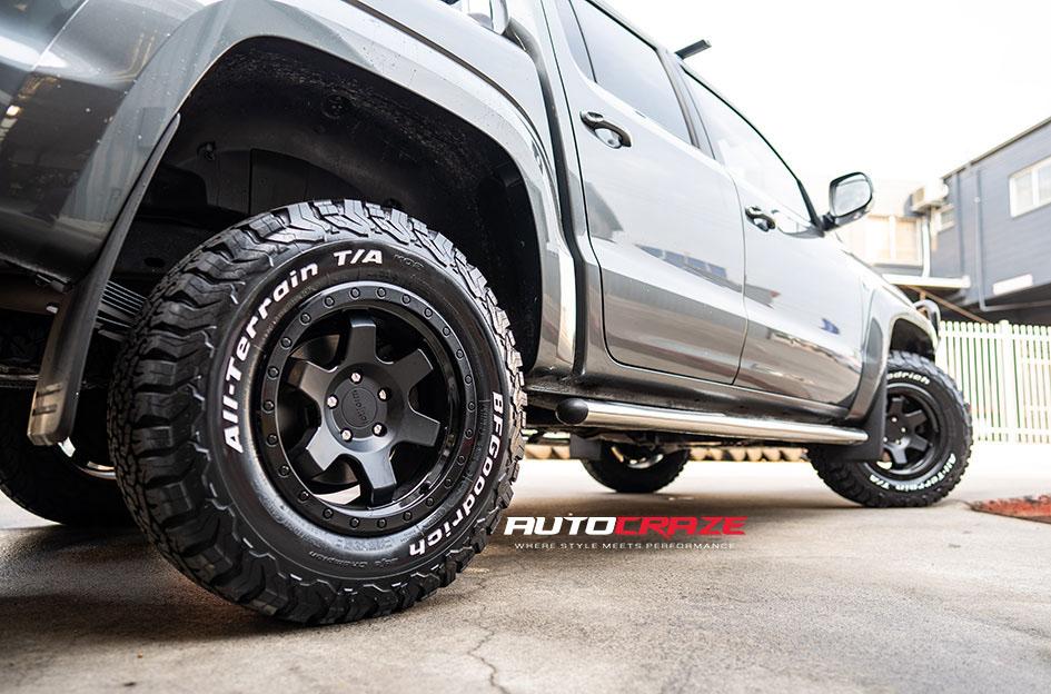 VOLKSWAGEN AMAROK SIX MATTE BLACK